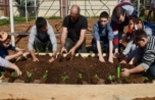 ÇOCUKLARA TOPRAĞI SEVDİRECEK PROJE