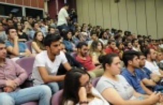 GENÇLER DÜNYA SORUNLARINI TARTIŞACAK