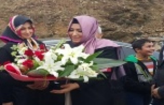 SENA NUR ÇELİK MAHALLE TOPLANTILARINDA