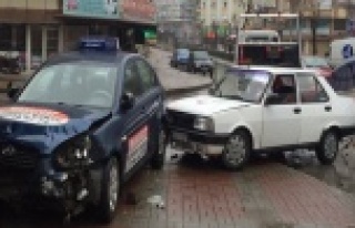 TRAFİK KAZASI: 3 YARALI