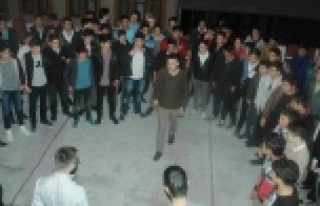 'ÜLKENİN GELECEĞİ GENÇLERİN ELİNDE'