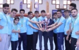 HOKEY ERKEK MÜSABAKALARI SONA ERDİ