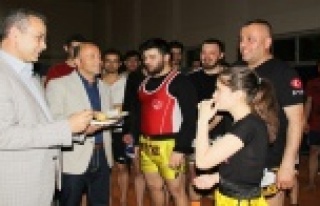 ALKÜ'LÜ ÖĞRENCİLER İLK KUPA İÇİN TER...