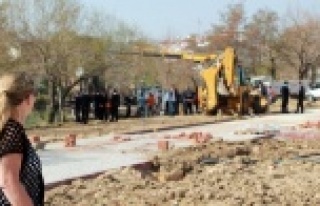 BELEDİYE İSKELEYİ YIKTI ORTALIK KARIŞTI