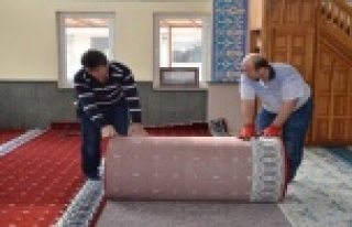 CAMİLERİN HALILARI YENİLENİYOR