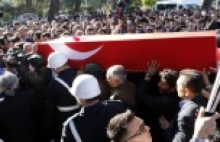 ÇAVUŞOĞLU ŞEHİDİMİZİN CENAZESİNE KATILDI