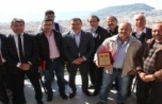 DESTEK VERENLERE PLAKETLİ TEŞEKKÜR