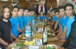 ERKEN’DEN HENTBOLCULARA MORAL YEMEĞİ