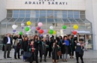 KADIN AVUKATLARDAN BALONLU KUTLAMA