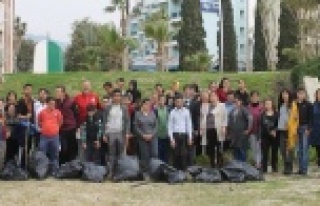 KARDELENLER'DEN PLAJDA ÖRNEK DAVRANIŞ