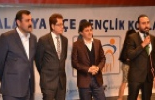 SÜMER ALANYALI GENÇLERLE BULUŞTU