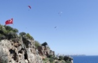 YAMAÇ PARAŞÜTÇÜLERİ YASAK DİNLEMİYOR