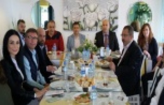 'YARIN BÜTÜN KADINLARI BEKLİYORUZ'