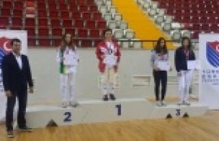 ZEYNEP ALANYANYA'NIN GURURU OLDU