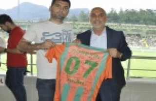 İMZALI ALANYASPOR FORMASI SAHİBİNİ BULDU