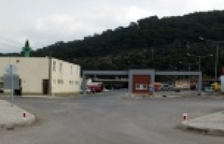 ARALARINDA 10 METRE MESAFE OLAN İKİ HAL BİRLEŞTİRİLDİ