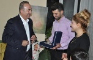 ÇAVUŞOĞLU'NDAN O AİLEYE ZİYARET