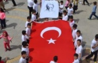 DEMKOD'DAN TIRILAR'A DEV BAYRAK