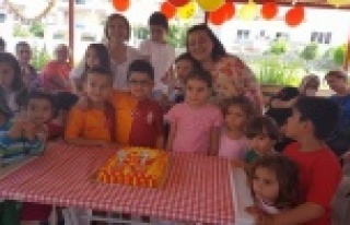 DOĞUM GÜNLERİNİ BERABER KUTLADILAR