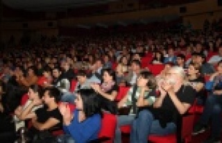 FİLM MÜZİKLERİ KONSERİ AKM'YE SIĞMADI