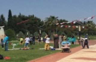 GÖKYÜZÜNE BİN UÇURTMA