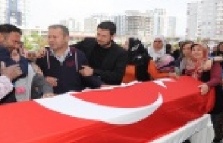 HEMŞİRE ANNEYE SON ÖPÜCÜK