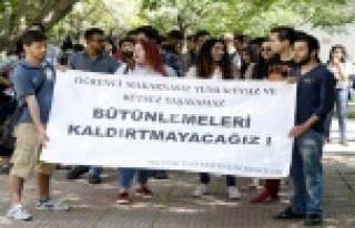 ÖĞRENCİLERDEN 'BÜTÜNLEME' EYLEMİ