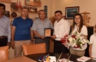 OKUL BAHÇESİ İÇİN PLAKETLİ TEŞEKKÜR