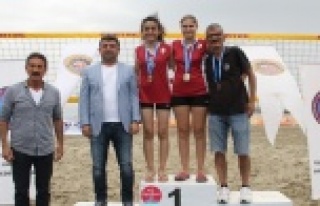 PLAJ VOLEYBOLU HEYECANI SONA ERDİ