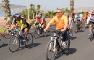 REKTÖR VE ÖĞRENCİLERİ HAYATA PEDALLADI