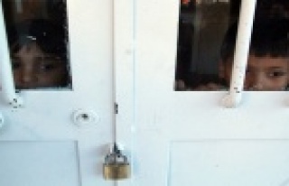 SAKLAMBAÇ OYNARKEN OKULDA KİLİTLİ KALDILAR