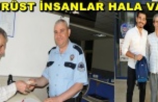 SOKAKTA BULDUĞU ÇANTAYI POLİSE TESLİM ETTİ
