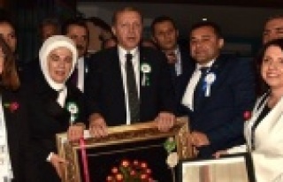 YÜCEL'DEN ERDOĞAN VE EŞİNE HEDİYE