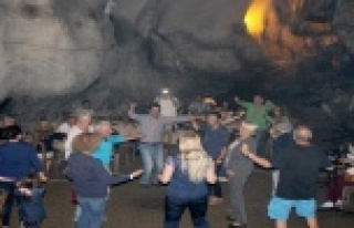 5 MİLYON YILLIK MAĞARADA EĞLENCE