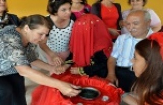 64 YAŞINDAKİ ÇİFTE 41 YIL SONRA KINA GECESİ