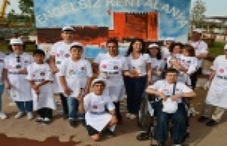 ALANYA BAHÇESİNİ TUVALİNİ BOYADILAR