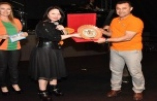 ALANYA’DA ŞEBNEM FERAH RÜZGÂRI