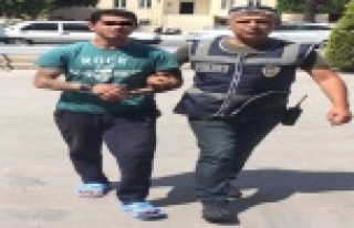 CEZAEVİ FİRARİSİ PARKTA YAKALANDI