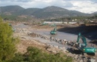 GAZİPAŞA'DA TAŞKINA KARŞI ÖNLEM