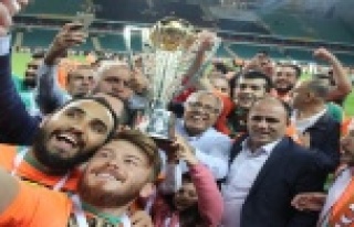 HAYDİ ALANYA! DEMETLİ ŞAMPİYONLUK KUTLAMASINA