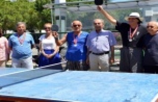 İHTİYAR DELİKANLILAR MADALYALARINI ALDI