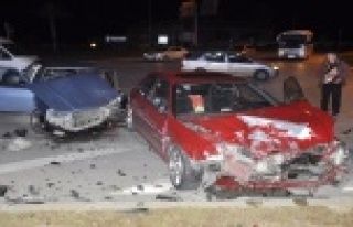 MANAVGAT’TA TRAFİK KAZASI: 3 YARALI