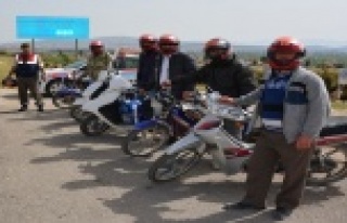 MOTOSİKLET SÜRÜCÜLERİNE ÜCRETSİZ KASK