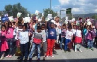 BELEDİYEDEN ÖĞRENCİLERE ÇEVRECİ KİTAPLAR