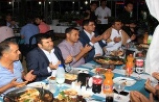 DERE ESNAFLA İFTARDA BULUŞTU