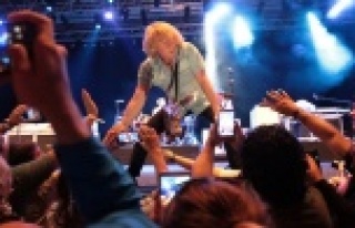 EFSANE GRUBUN SOLİSTİ KALP KRİZİ GEÇİRDİ