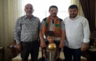 GÖZÜNDEN YARALANAN TARAFTARA KUPALI MORAL