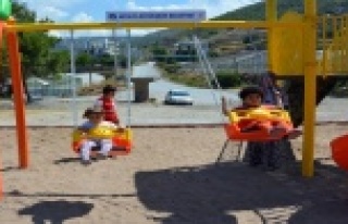 İLK KEZ ÇOCUK PARKI GÖRDÜLER