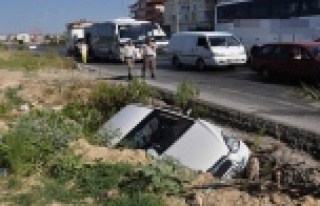 KANALA DÜŞEN ARAÇTA 2 YARALI VAR