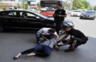 KASKSIZ SÜRÜCÜ VE YOLCU ÖLÜMDEN DÖNDÜ